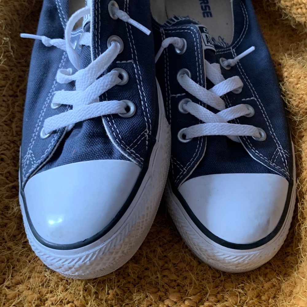 Women’s shoreline converses. Great condition